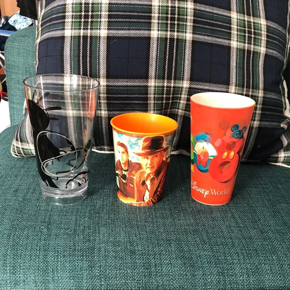 🛍️ Disney Drinkware Set
